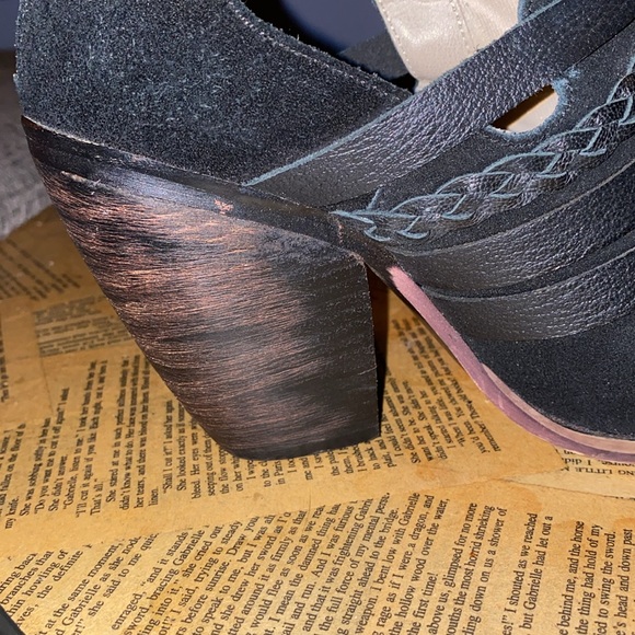 🎃 Soho Cobbler Suede & Leather cutout booties - Picture 9 of 10